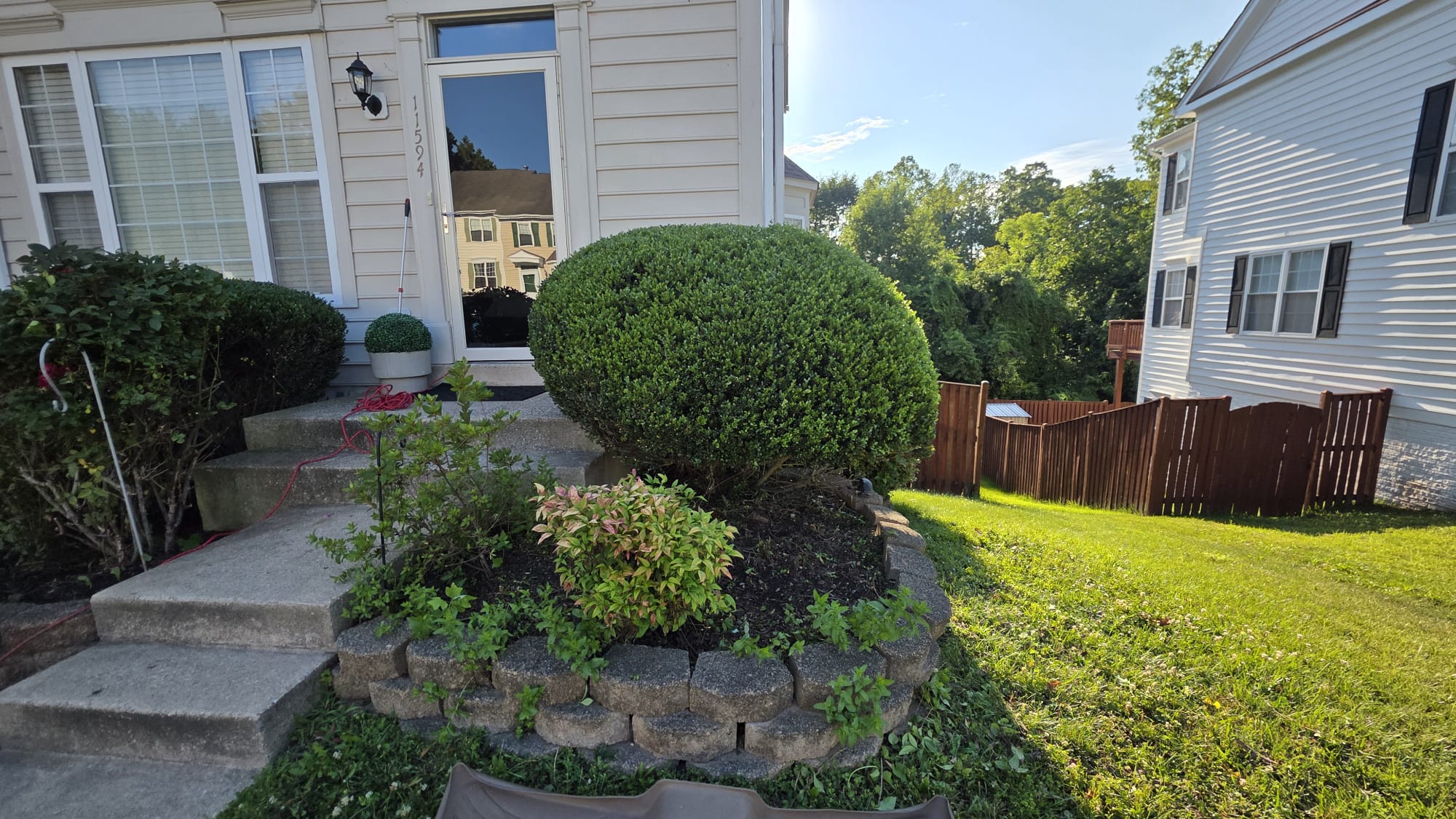 Neatly trimmed hedges completed by VanGo Services in Northern Virginia